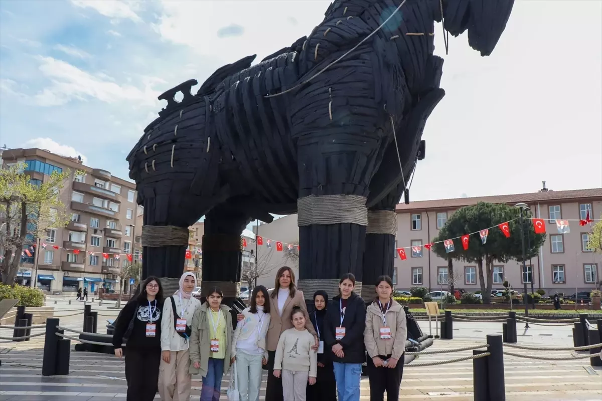 Çanakkale Zaferi 111. Yıl Dönümünde Öğrenciler Ödüllerini Aldı