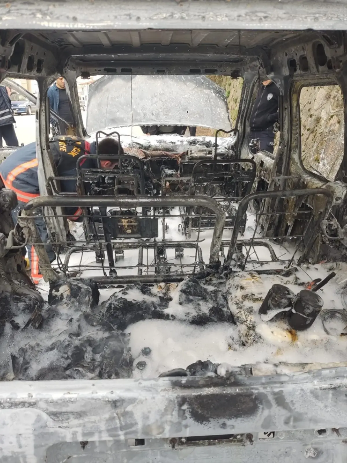 Yalova Çınarcık’ta Park Halindeki Araç Yangını Hızlıca Söndürüldü