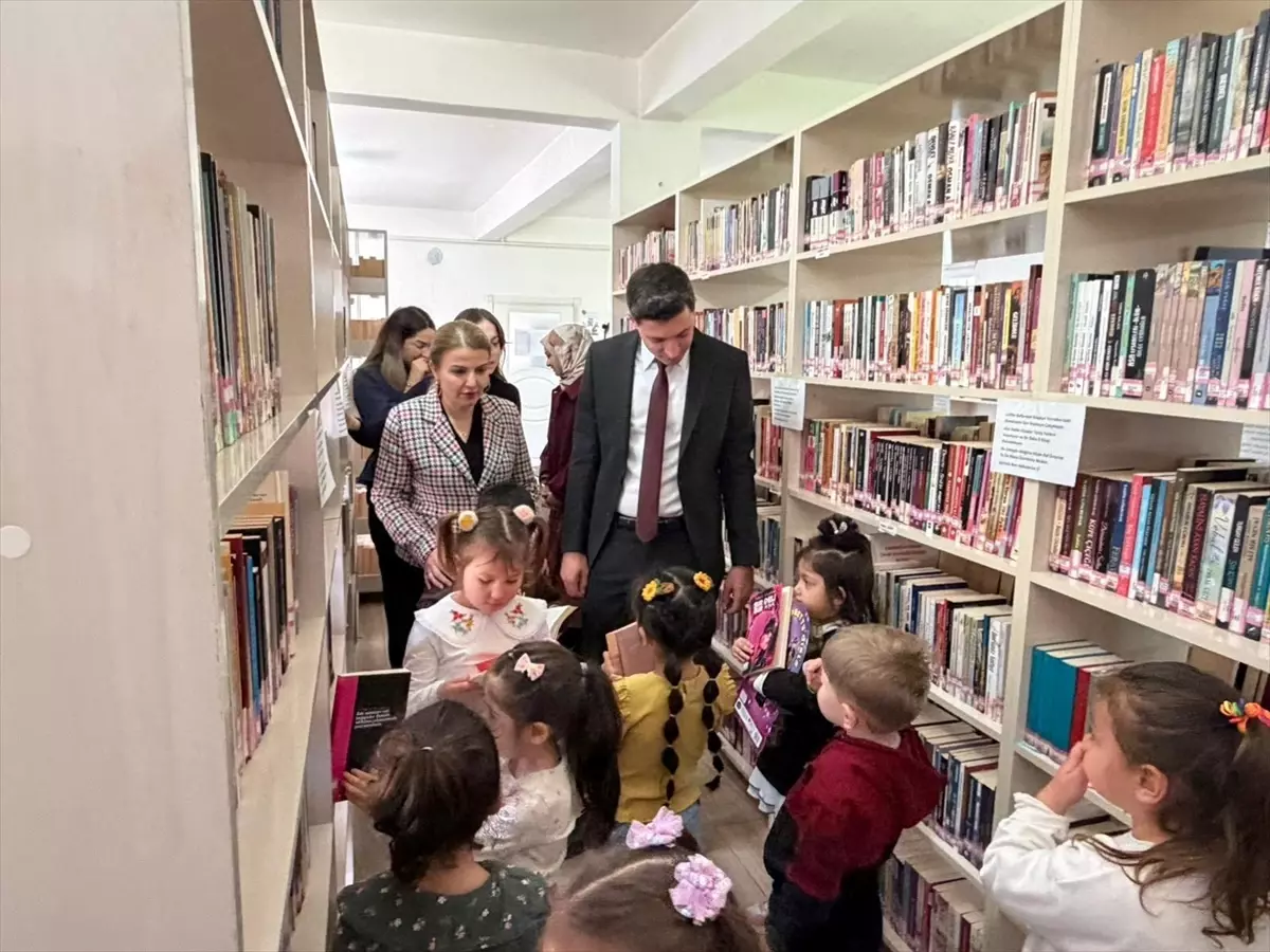 Kaymakam Naim Akar, Güdül Halk Kütüphanesi'ni Ziyaret Etti