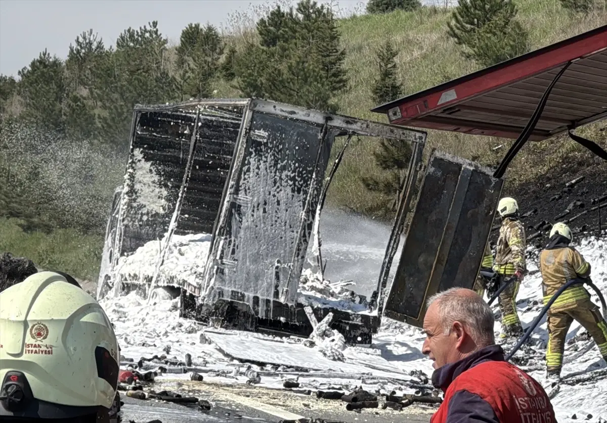 Kuzey Marmara Otoyolu’nda Tır Yangını Kontrol Altına Alındı