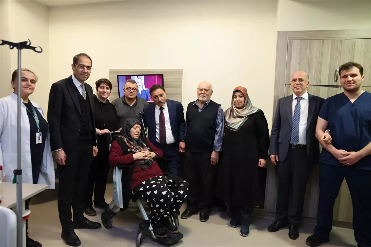 Kayseri Valisi Gökmen Çiçek, Şehit Annesiyle Hastane Ziyaretinde Duygusal Anlar Yaşadı