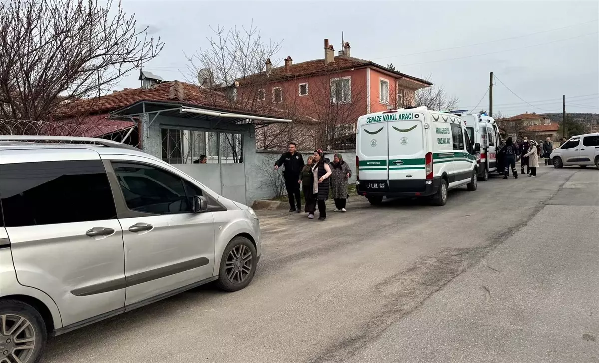 Kırıkkale'de Kardeşlerin Babalarına Yönelik Şiddetli Cinayeti: Bıçak ve Nacak Kullanıldı