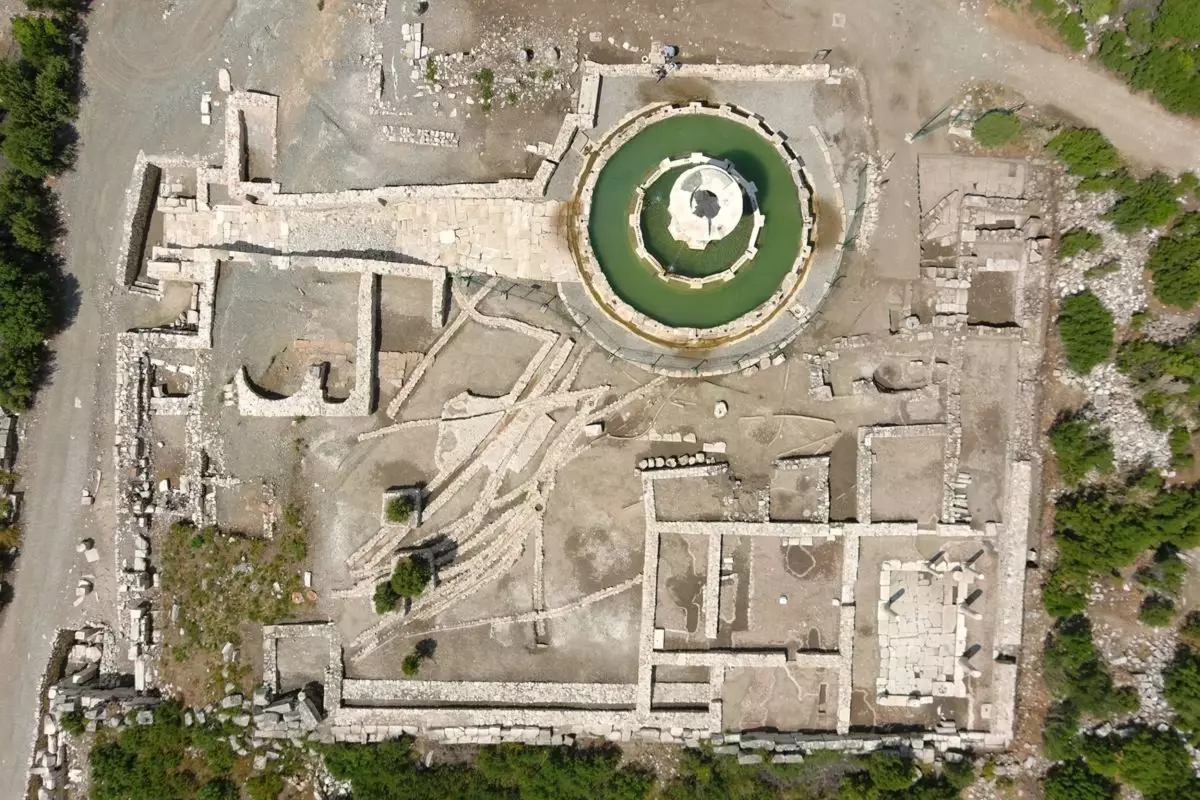 Kibyra Antik Kenti'nin Medusa Mozaiği ve Anıtsal Çeşmesi Ziyaretçilere Açıldı