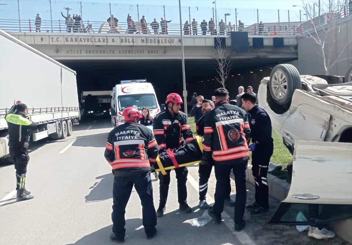 Malatya’da İki Araç Çarpıştı: İki Yaralı Acil Hastaneye Kaldırıldı
