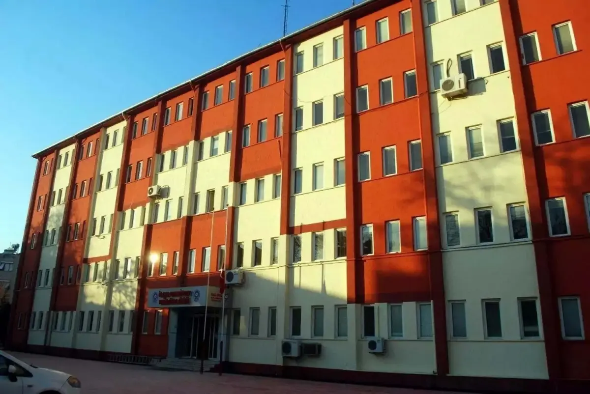 Salihli'de Fuhuş Operasyonu: Yabancı Uyruklu Kadınlar ve Aracılık Şüphesi