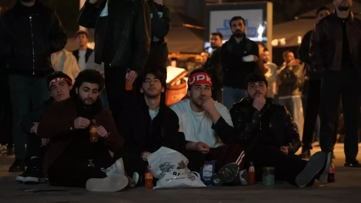 Kocaeli'de Dünya Kupası Coşkusu: Halk Halay Çekti