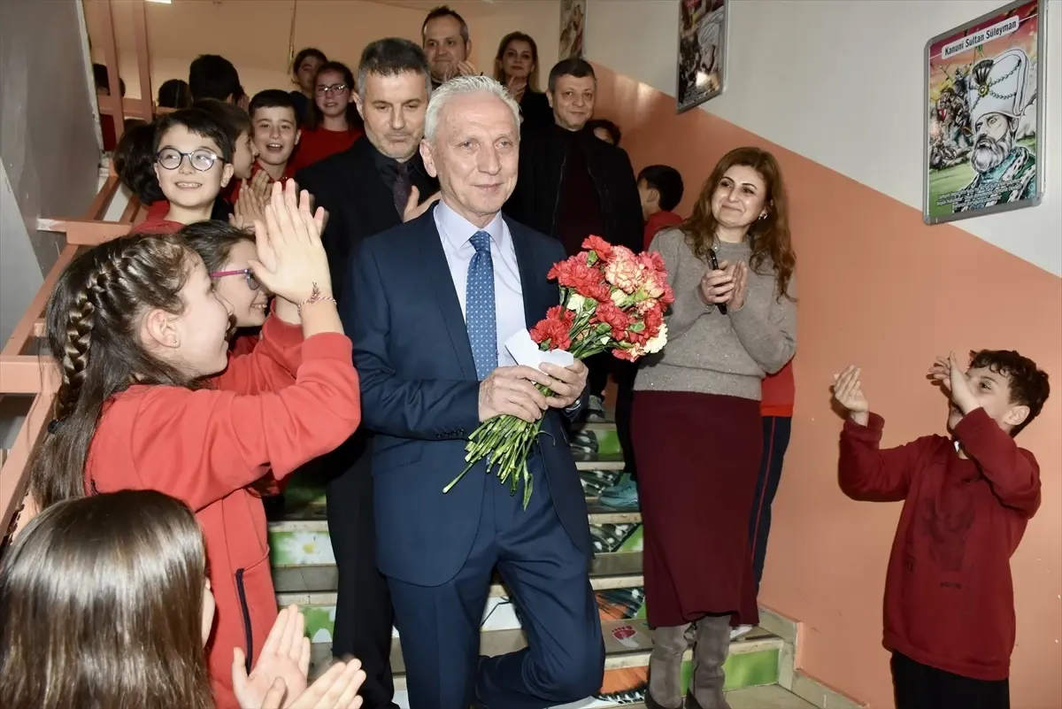 Ordu’da 46 Yıllık Hizmetine Veda Eden Öğretmen, Sürpriz Programla Öğrencilerine Unutulmaz Anlar Yaşattı