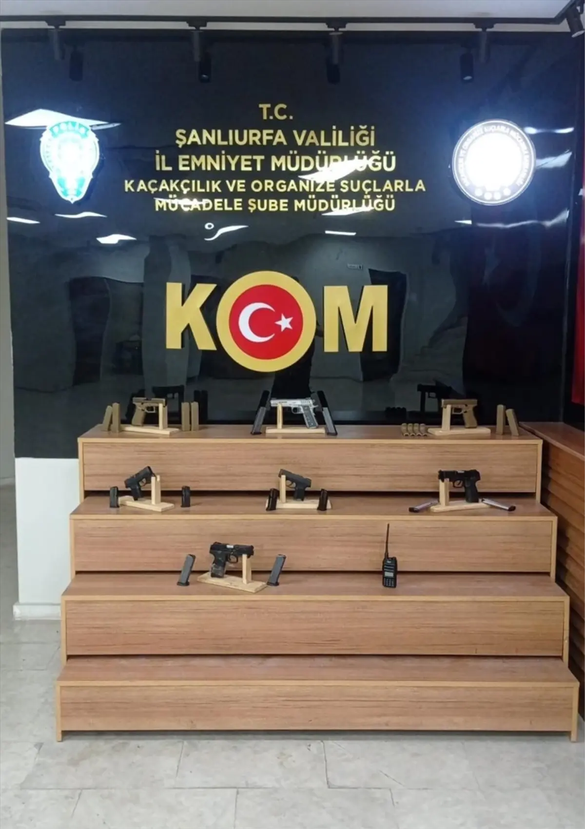 Şanlıurfa’da Silah Kaçakçılığı Operasyonu Sonuçlandı: 2 Şüpheli Tutuklandı, 8 Tabanca Ele Geçirildi