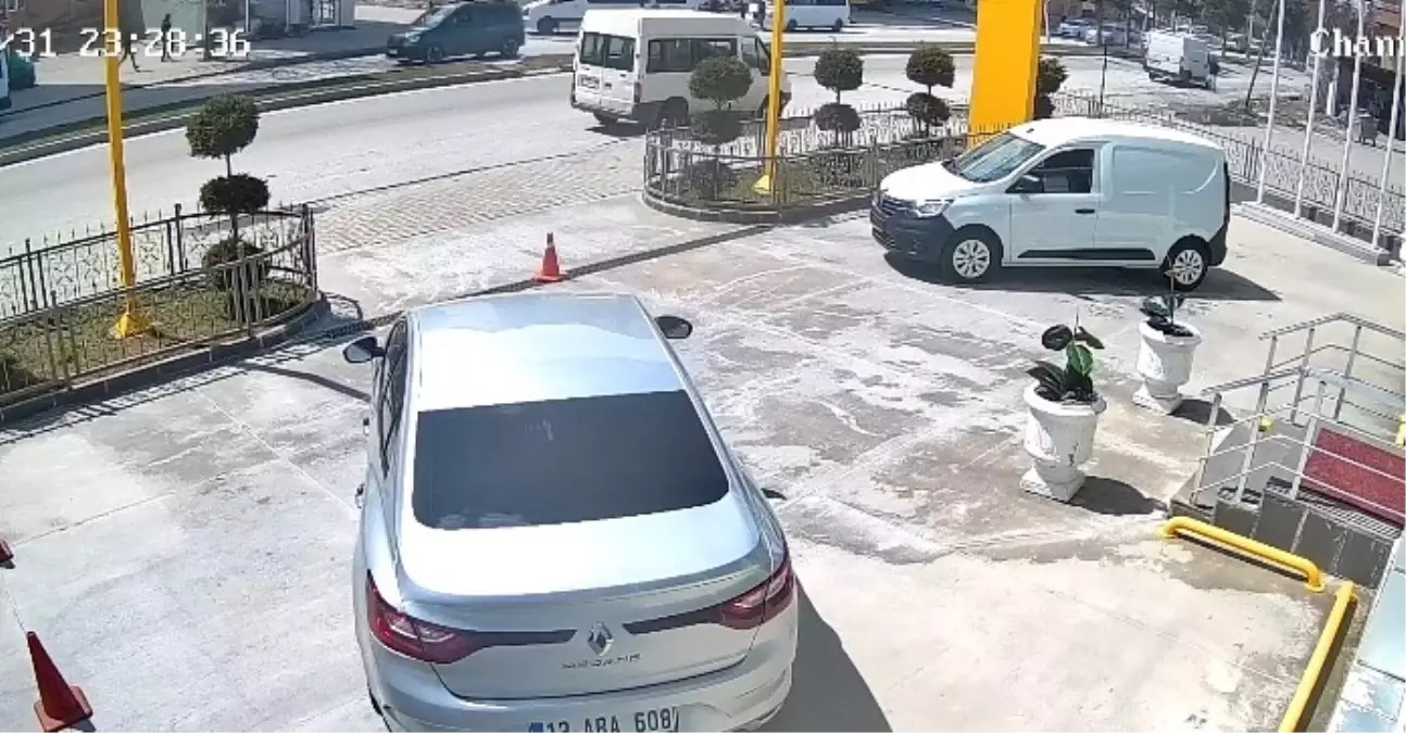 Tatvan’da 4 Yaşındaki Çocuk Minibüs Çarpması Sonucu Hayatını Kaybetti