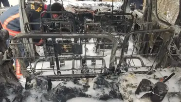 Yangın sonrası söndürülen araç