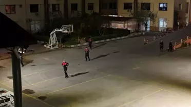 Yangına müdahale eden itfaiye araçları