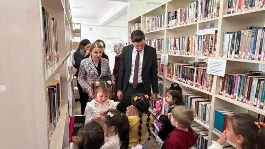 Kaymakam Naim Akar, Güdül Halk Kütüphanesi'ni Ziyaret Etti