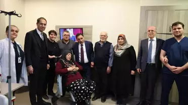 Vali Çiçek, şehit annesine moral veriyor