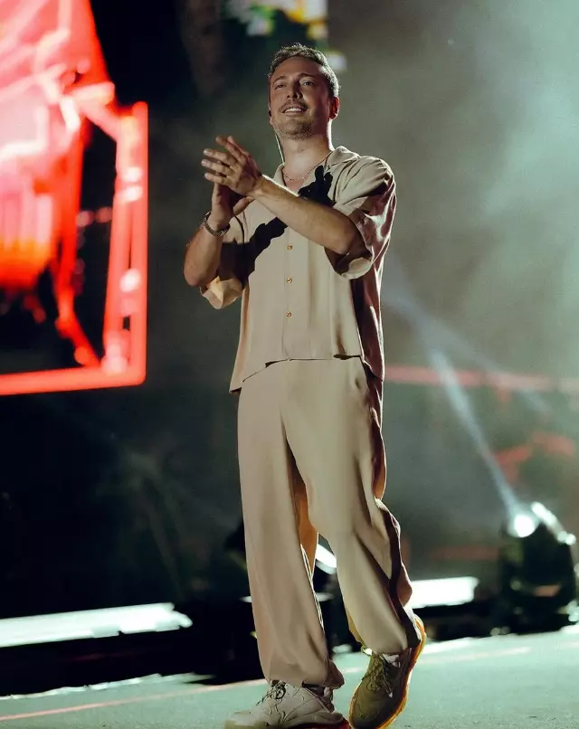 Oğuzhan Koç sahnede