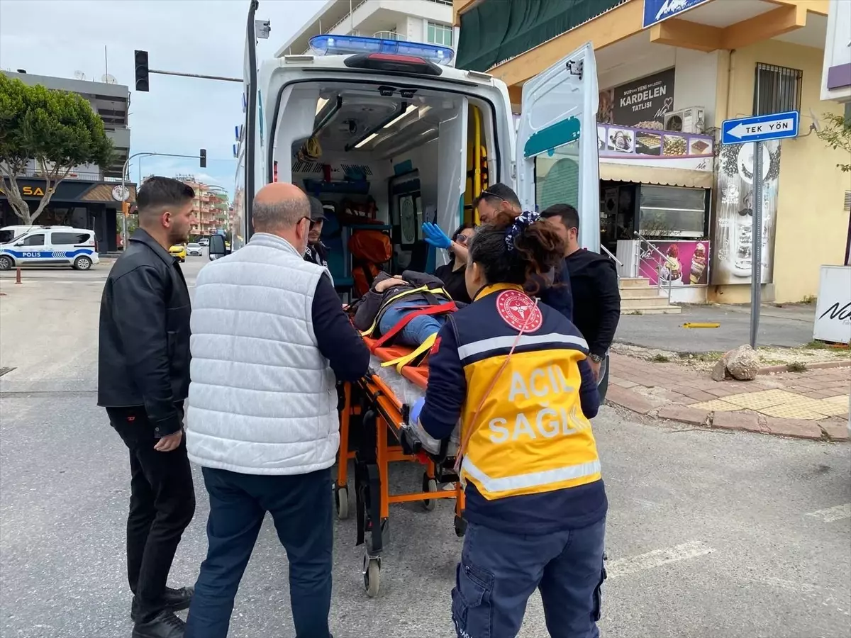 Serik'te Kaza: Motosiklet Sürücüsü Çarpma Sonrası Yaralı