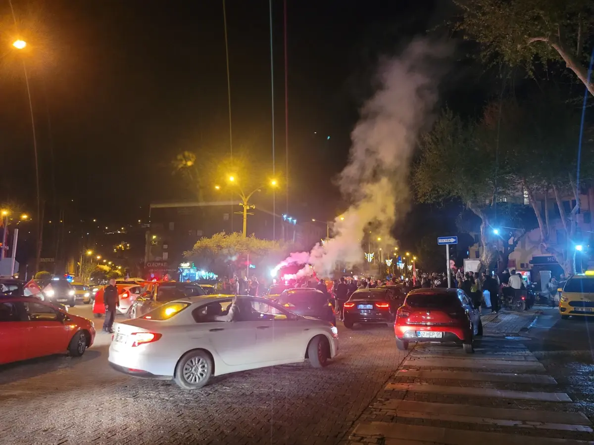 Alanya Sokakları A Milli Takım'ın Dünya Kupası Zaferiyle Coştu