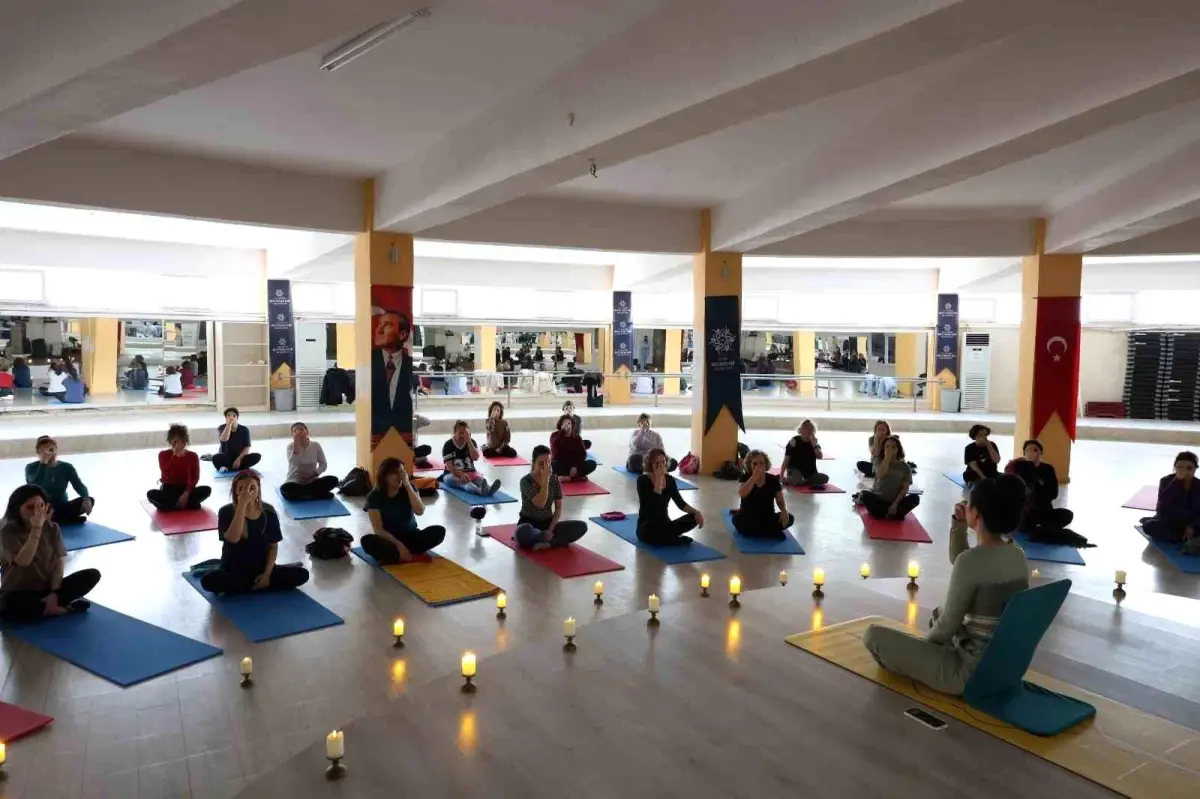 Aydın’da Kadınlar İçin Yoga Seansları Şehrin Parklarında Canlanıyor