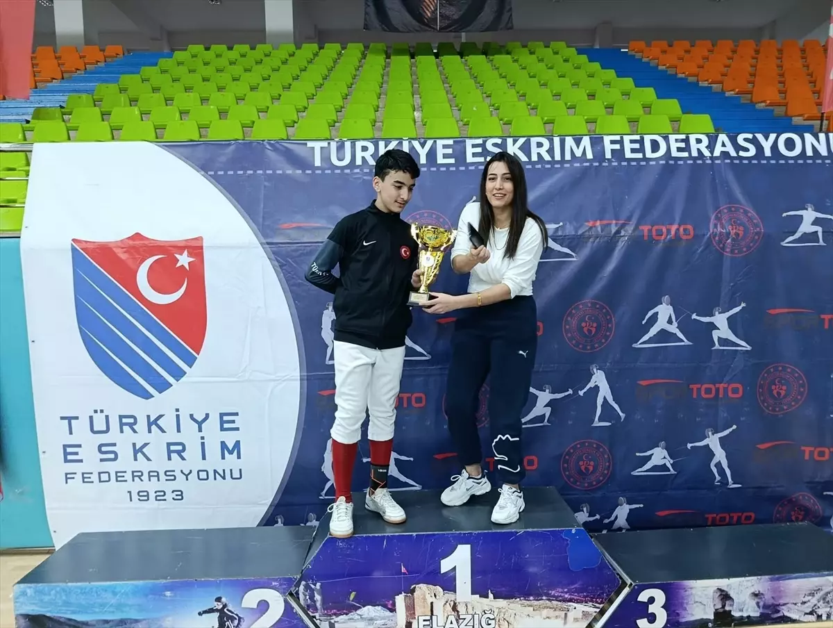 Malatya’nın Genç Eskrimcisi Mert Alperen Pamukçu U14’te Altın Madalya Kazandı
