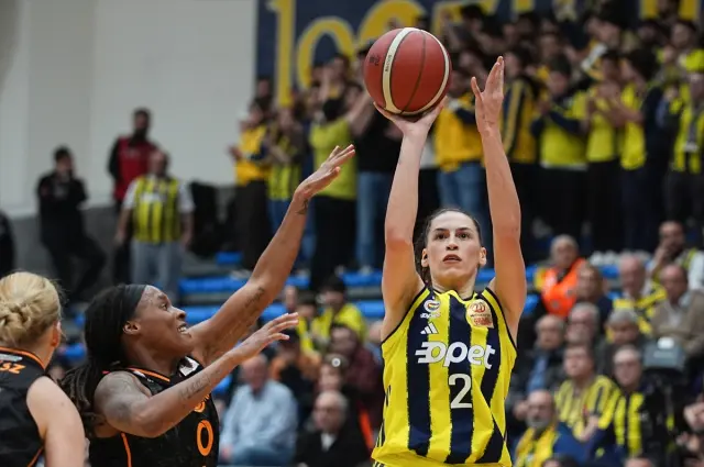 Takım kaptanları maç sonrası el sıkışıyor