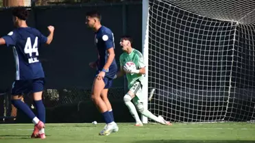 Arif Şimşir penaltı kurtarırken