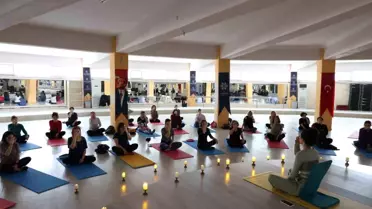 Yoga seansı sırasında kadınlar