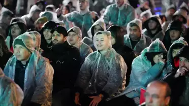 Stadyumda Türkiye bayrağı dalgalanıyor