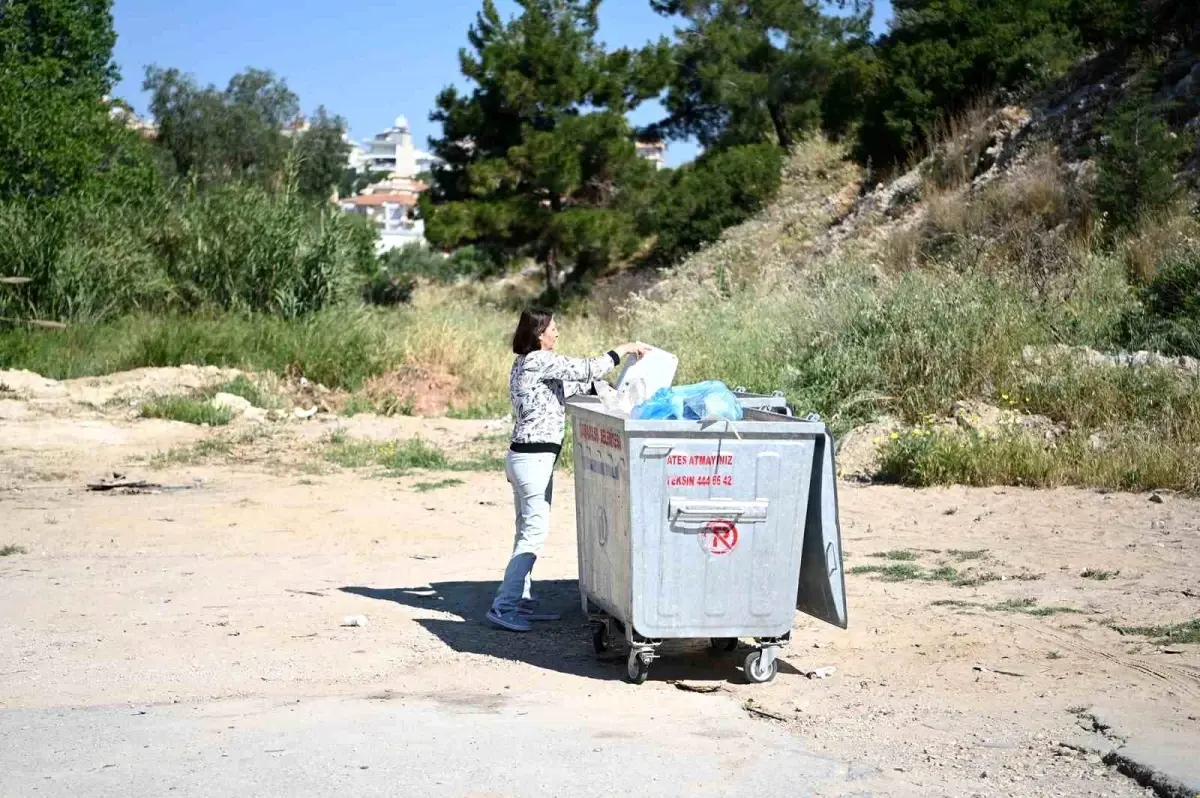Kuşadası Belediyesi Turizm Sezonu Öncesi Çevre Temizliği İçin Vatandaşları Uyardı