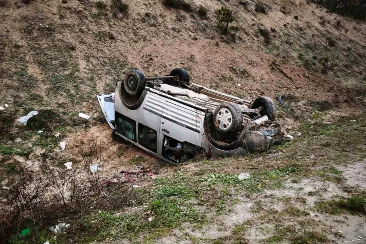 Kırıkkale-Çorum D200 Yolunda Ticari Araç Çarpması: 4 Kişi Yaralandı