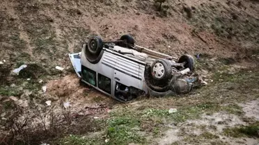 Kırıkkale-Çorum D200 Yolunda Ticari Araç Çarpması: 4 Kişi Yaralandı