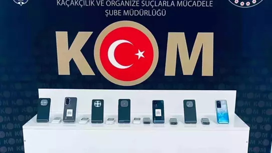 Ele geçirilen kaçak cep telefonları