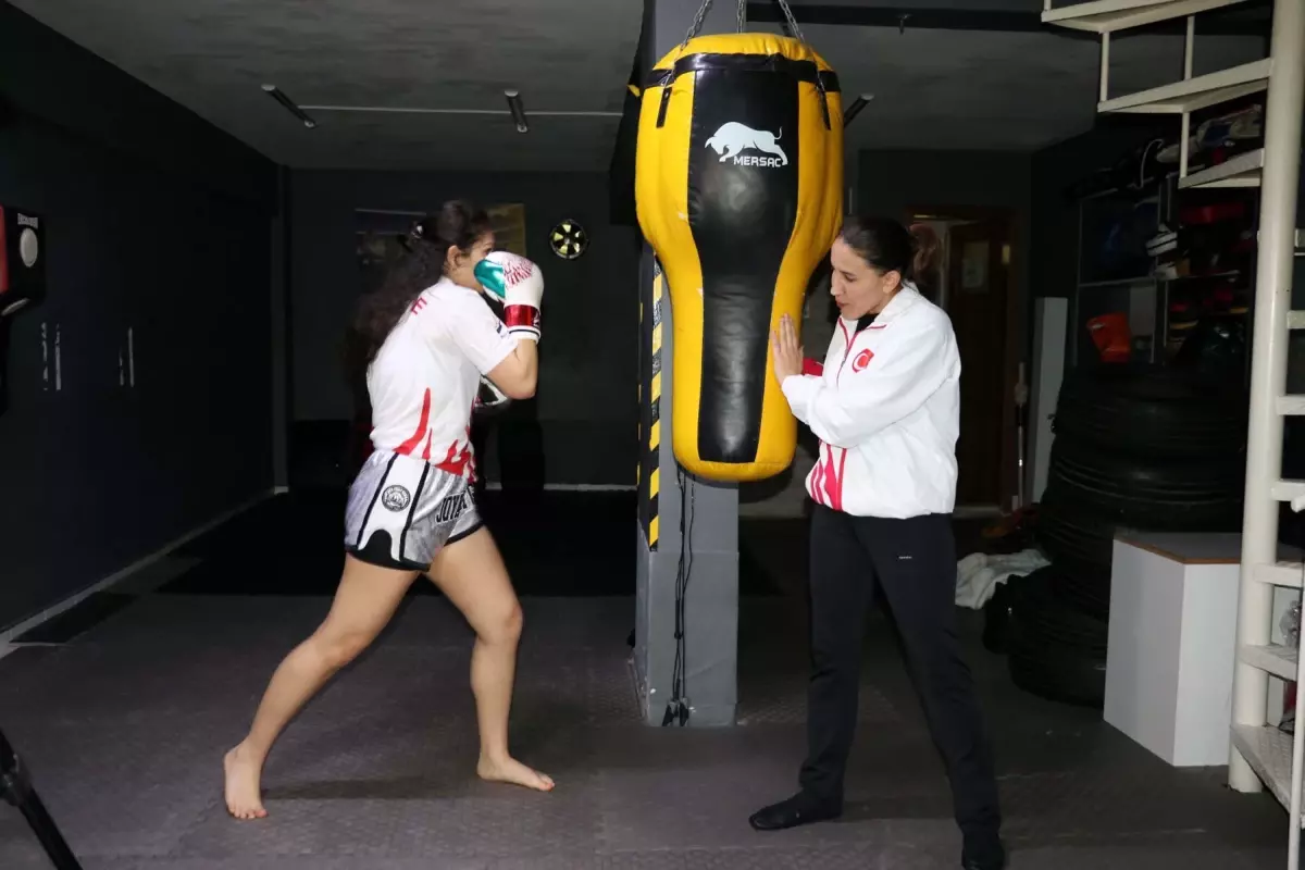 İzmirli Muay Thai Yıldızı Beste Yılmaz Avrupa Şampiyonluğunu Kazandı