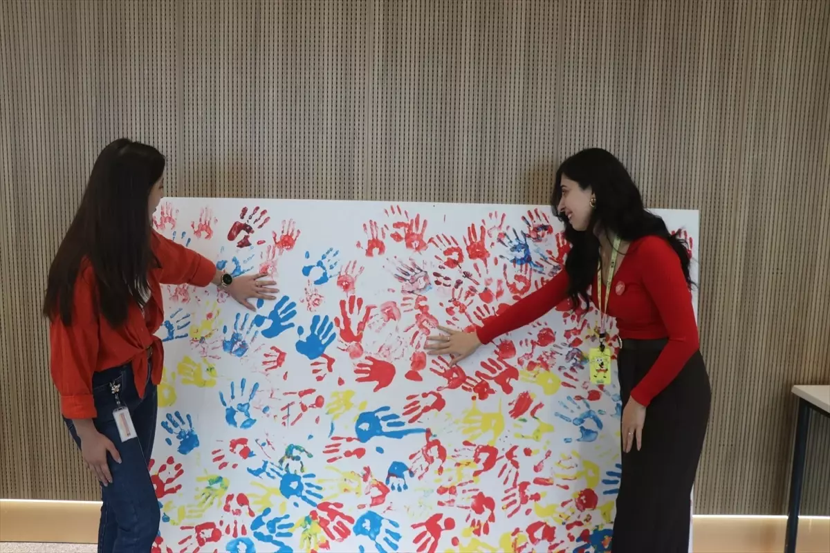 İzmir Şehir Hastanesi’nden Dünya Otizm Farkındalık Günü’ne Özel Bilgilendirme Stantı Açıldı