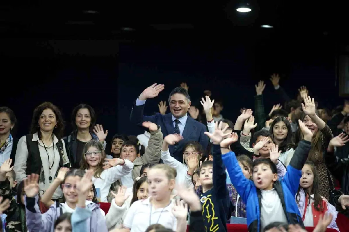 Aliağa İlkokulu Öğrencileri Belediye Başkanı Serkan Acar'ı Yerinde Tanıdı