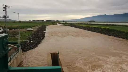 Hatay’da 585 Bin Dekar Tarım Alanına Su Sağlayacak Yeni Karasu Regülatörü Açıldı