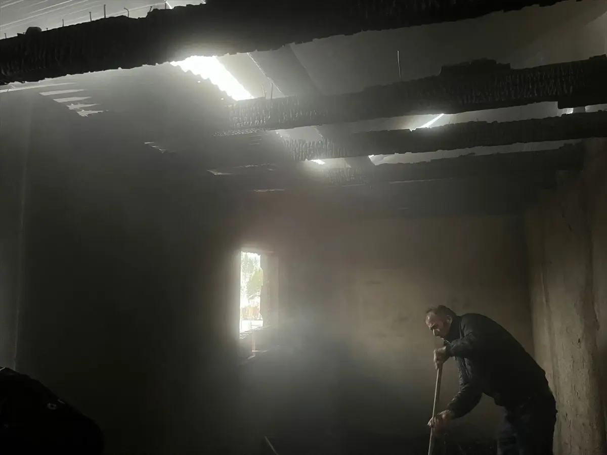 Alucra’da Bir Ev Yangını Maddi Zarar Verdi, İtfaiye Hızlı Müdahale Etti