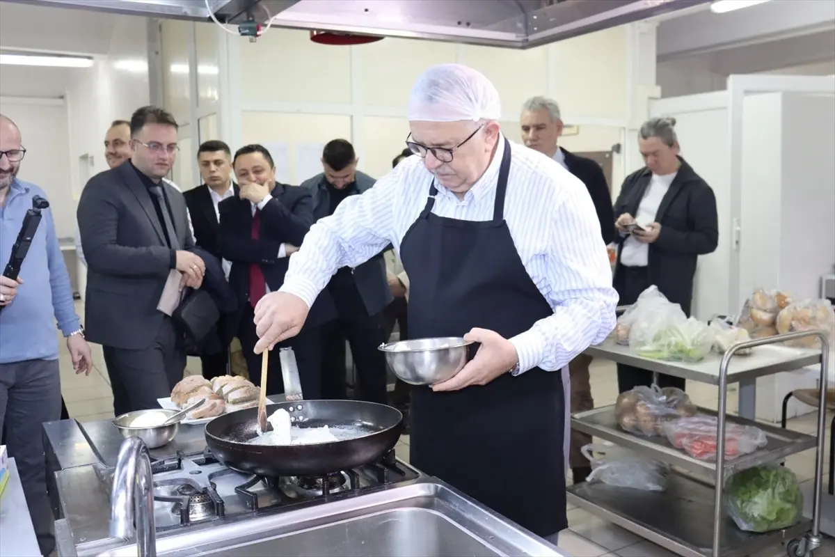Rektör Turabi, Aşçılık Öğrencileriyle Mutfakta Buluştu