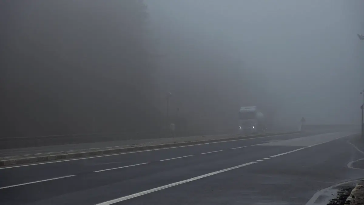 Bolu Dağı D-100 Karayolunda Görüş Mesafesi 40 Metreye Düştü: Sürücüler Dikkat!