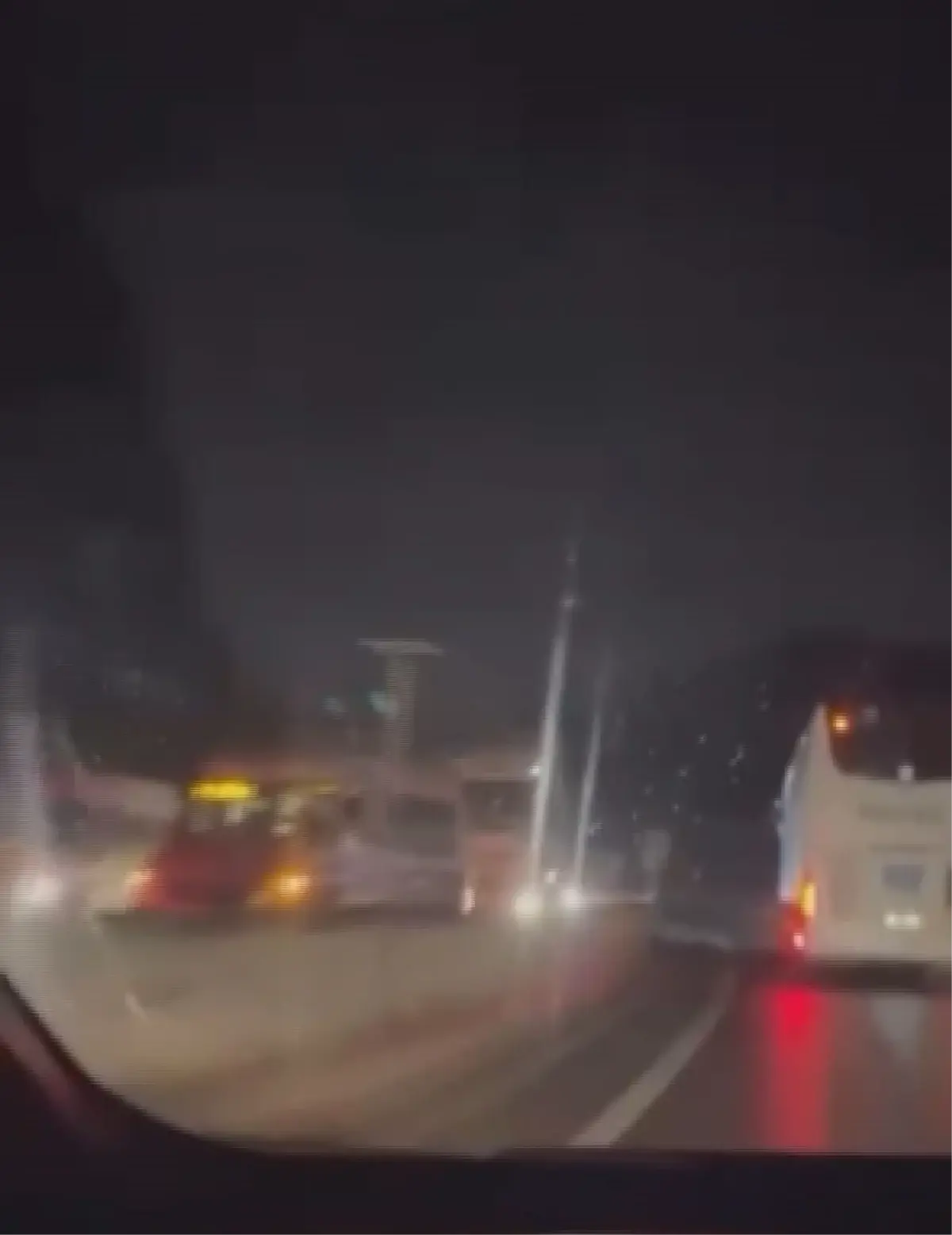 Geyve D-650 Yolunda Zincirleme TIR Kazası: Uzun Araç Kuyruğu ve Yol Kapanması