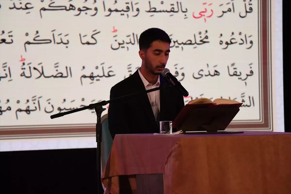 Erzincan’da 10 Üniversiteden Öğrenciler Kur’an-ı Kerim Okuma Yarışmasına Katıldı