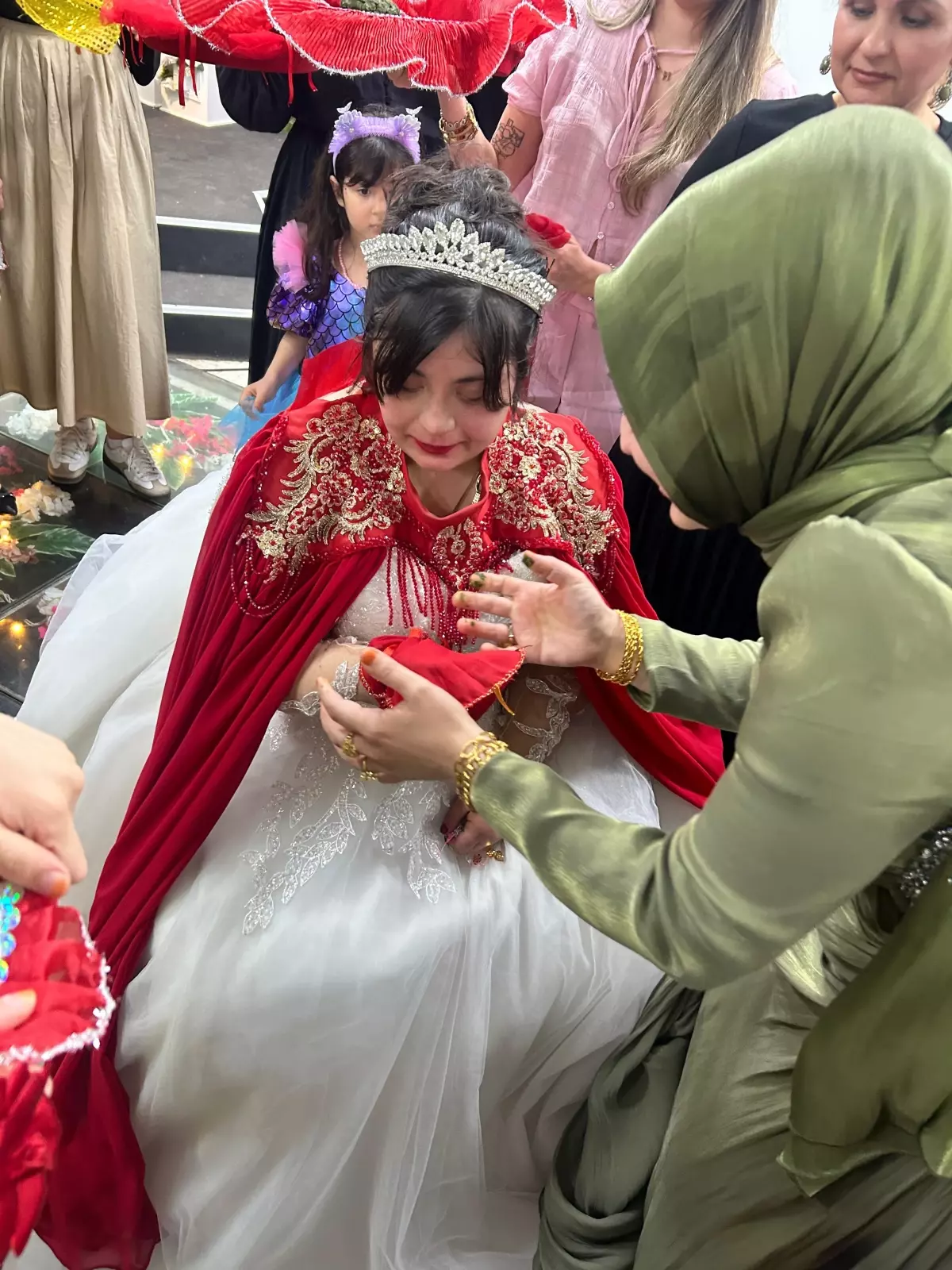 Gülayfer Akgül'ün Düğün Hayali Gerçekleşti: Toplumun Destekli Kutlaması