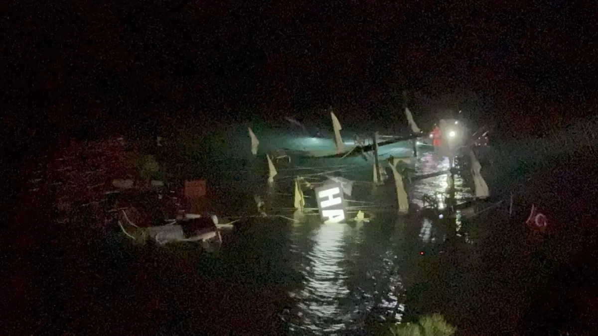 Fethiye’de Fırtına Nedeniyle Tur Teknesi Battı, 1 Kişi Kayıp
