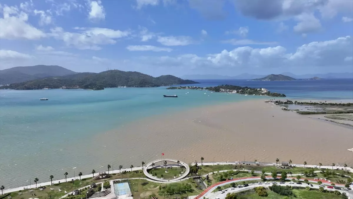 Fethiye ve Marmaris’te Yağış Sonrası Deniz Renklerinde Çarpıcı Değişim