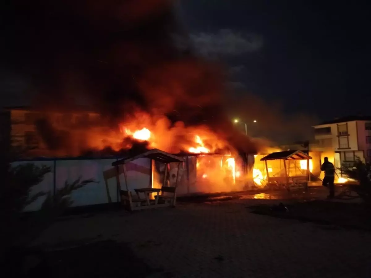 Erzincan’daki İnşaat Şantiyesinde Çıkan Yangın Hızlıca Kontrol Altına Alındı