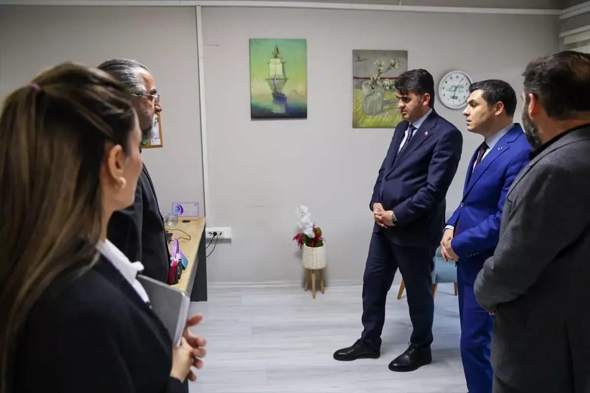 Kilis Valisi Kalaylı, Yeşilay Danışmanlık Merkezi'nde Bağımlılık Mücadelesini İnceledi
