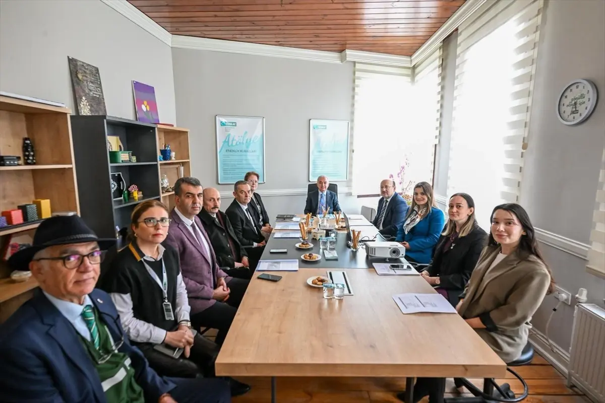 Kırklareli Valisi Turan, Yeşilay Danışmanlık Merkezinde Bağımlılık Çalışmalarını İnceledi