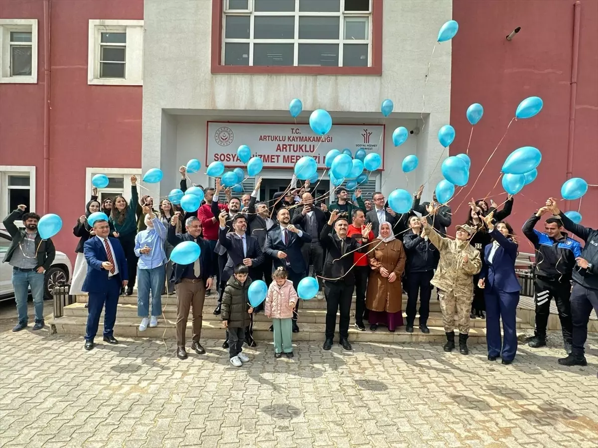 Mardin'de Dünya Otizm Farkındalık Günü'nde Mavi Balon Gökyüzü Şöleni