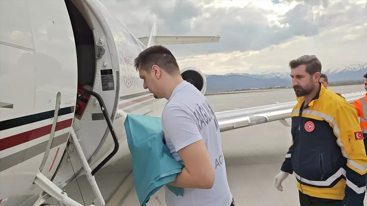 İki Günlük Bebek, Sağlık Sorunları Nedeniyle Ankara'ya Uçakla Sevk Edildi