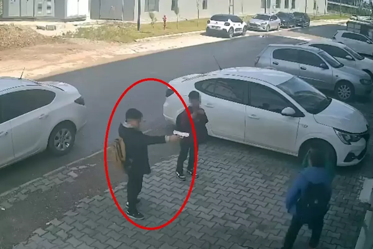 Hatay’da Çocukların Oyuncak Tabancayla Gerçek Suç İşlemesi: Görüntüleri İzleyen Baba Savcılığa Başvurdu