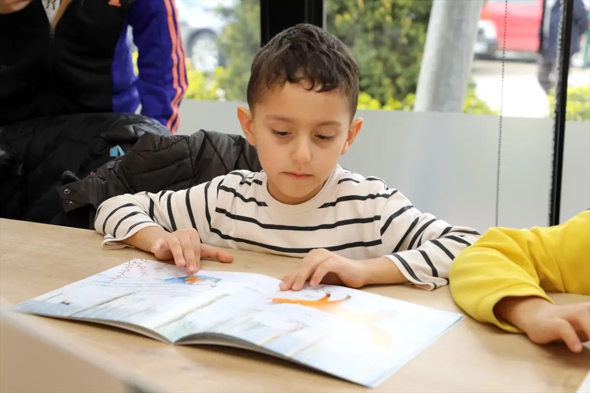 Karasu’da Minik Öğrenciler Kitap Kahramanlarıyla Buluştu