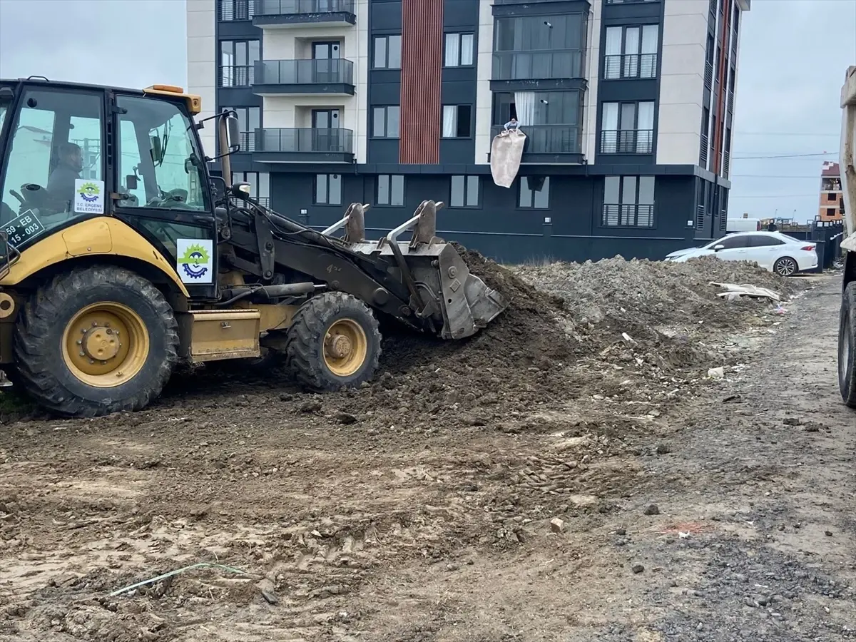 Ergene Belediyesi'nden Yol Bakım Çalışmaları Hız Kesmeden Sürüyor